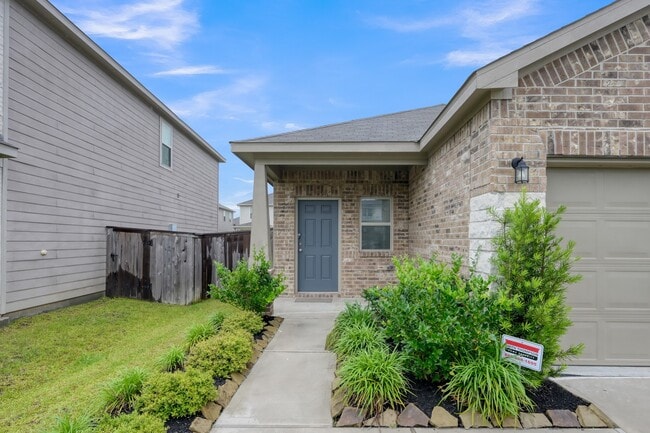 Foto del edificio - 16435 Big Hickory Dr