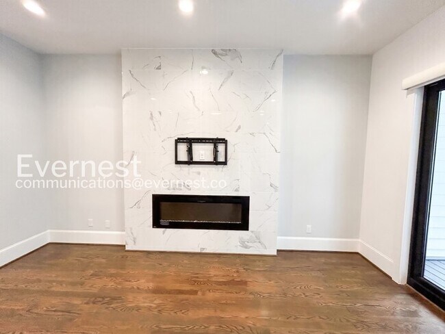 Building Photo - 5-Bed/4-Bath/Voucher Accepted/Available Now!