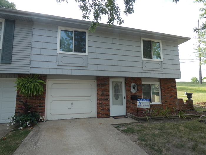 Primary Photo - Beautiful TownHome in Park Hill School Dis...