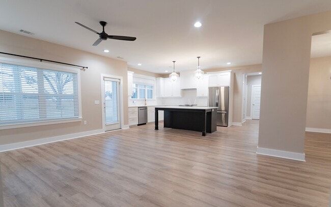 Foto del edificio - Stunning Like-New 4-Bedroom Home Just Minutes from Fort Stewart