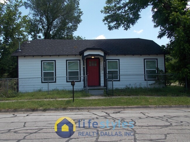 Building Photo - 923 Linn St