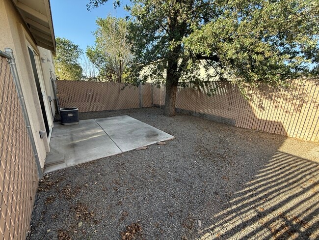 Building Photo - 625 Sunny Ln