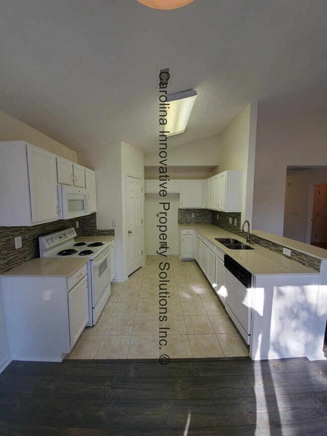 Foto del edificio - 11232 Dulin Creek Blvd