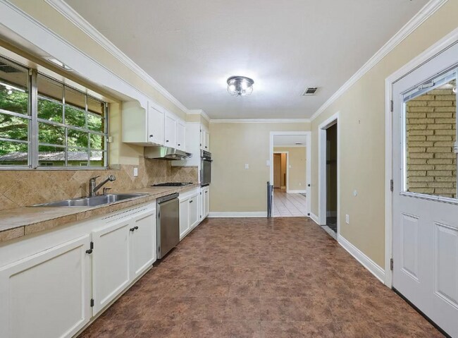 Foto del edificio - 21601 Plank Rd