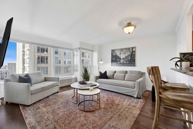 Foto del edificio - 30 E Huron St