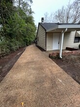 Building Photo - 606 S Shadowlawn Dr