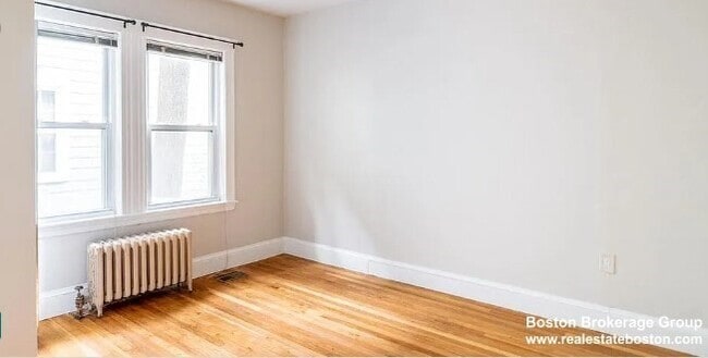 Building Photo - 122 Hillside St