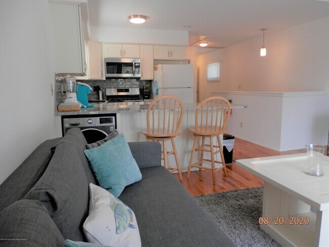 Foto del edificio - 613 Brinley Ave