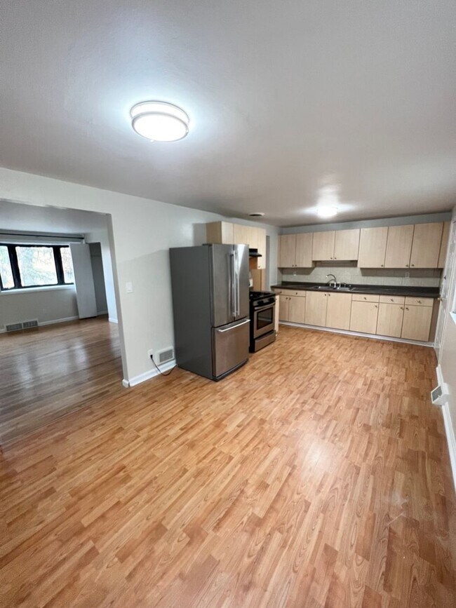 Foto del edificio - Beautiful 3 Bedroom 1 Bathroom in Penn Hil...