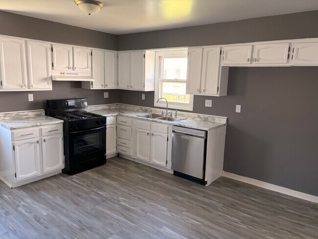 Building Photo - Spacious 2-Bedroom Home in Iowa Coming Soon!