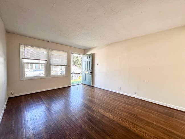 Building Photo - 1 Bedroom 1 Bath Close to N. Mississippi and Alberta.