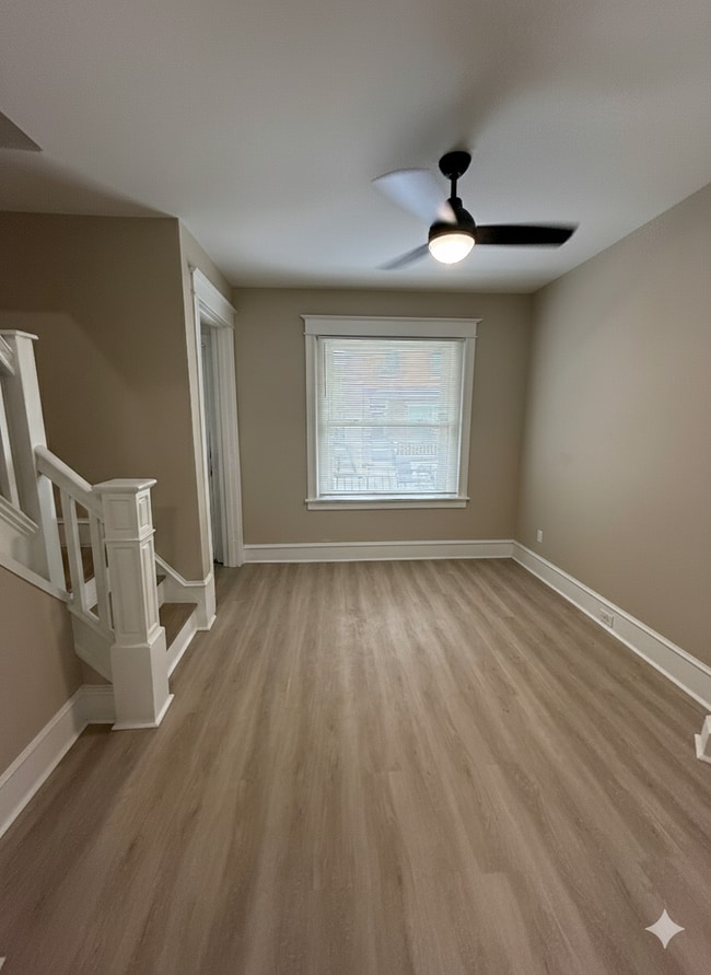 Foto del edificio - Beautifully Renovated Porch Front Home