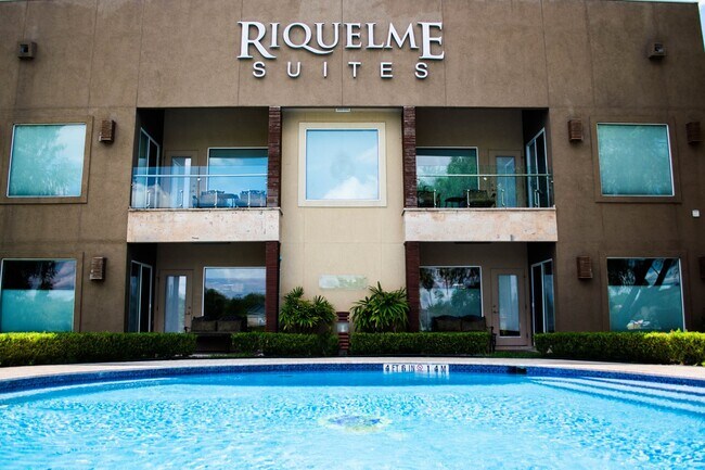 Foto del edificio - 745 Media Luna St