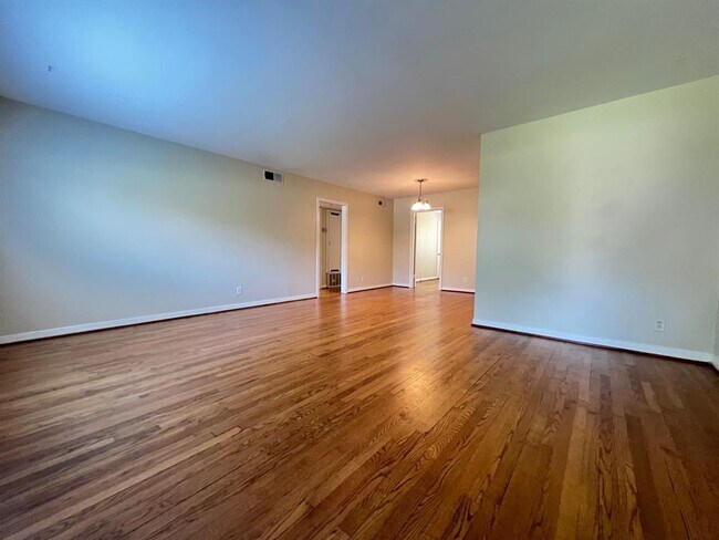 Foto del edificio - 2247 Branard St