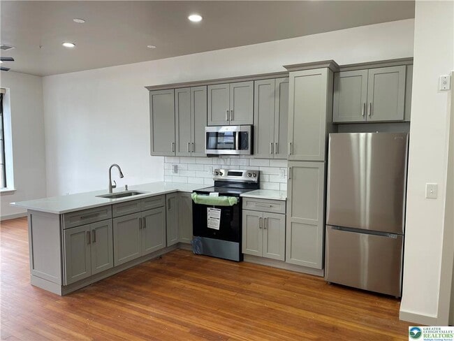 Building Photo - 711 W Chew St