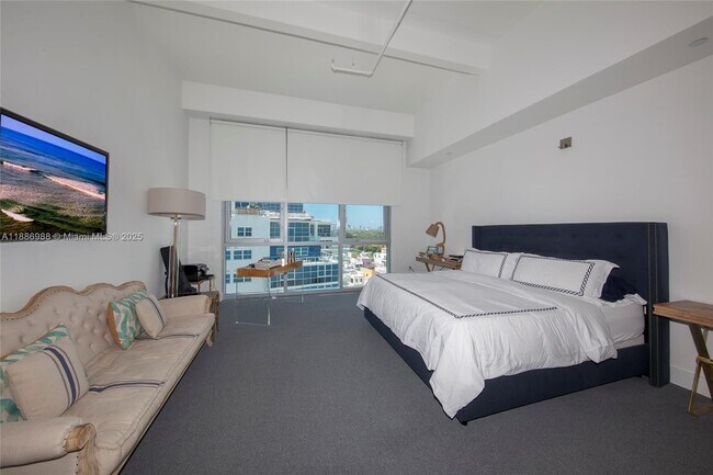 Building Photo - 201 Aqua Ave