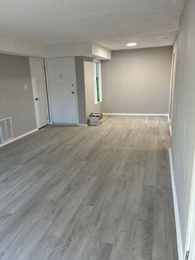 Foto del edificio - For Rent / En Alquiler: Spacious Condo Bur...