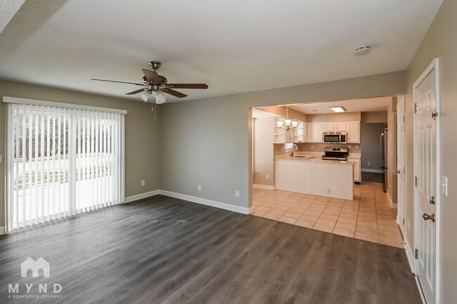 Building Photo - 11200 Leadenhall Ln