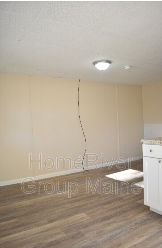 Building Photo - 1111 Roosevelt Trail