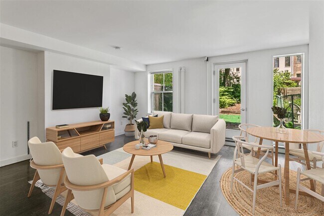 Building Photo - 1131 Park Ave