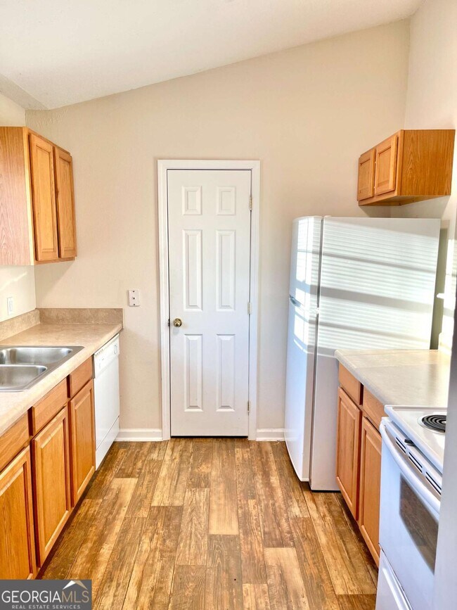 Foto del edificio - 409 Lawnwood Ct