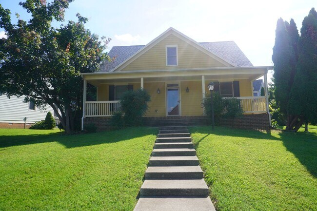 Building Photo - 712 Mt Vernon Dr