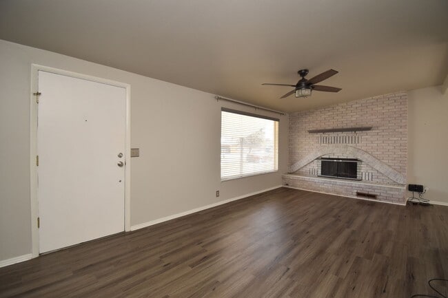 Building Photo - Updated and Charming 3 Bed Home with Fiber Internet & New Appliances!!!