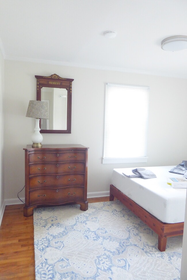 Building Photo - 209 N Bigby Dr