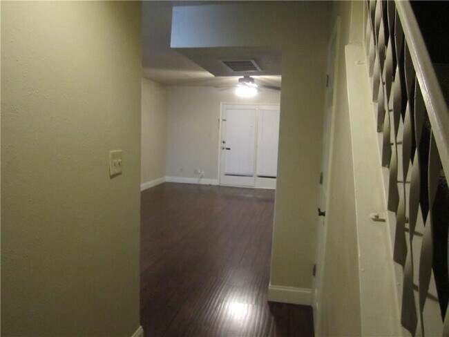 Building Photo - 2729 Hurstview Dr
