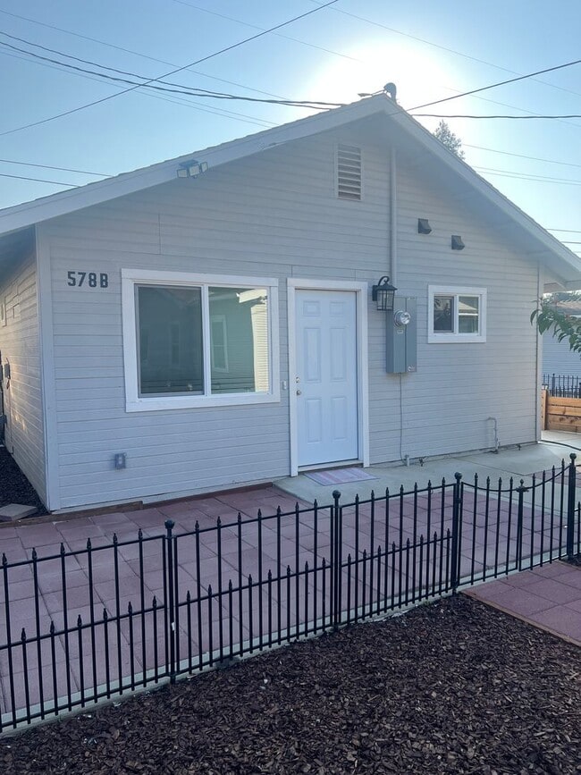 Foto del edificio - Charming 1 bedroom home