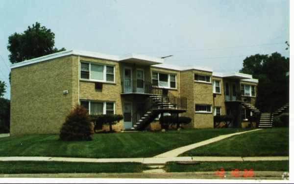 Primary Photo - Hawthorne Manor Apartments