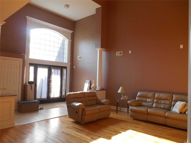 Foto del edificio - 28 Hathaway Ln