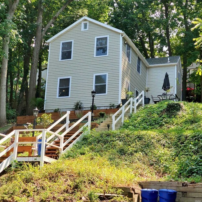 Building Photo - 329 Magnolia Dr