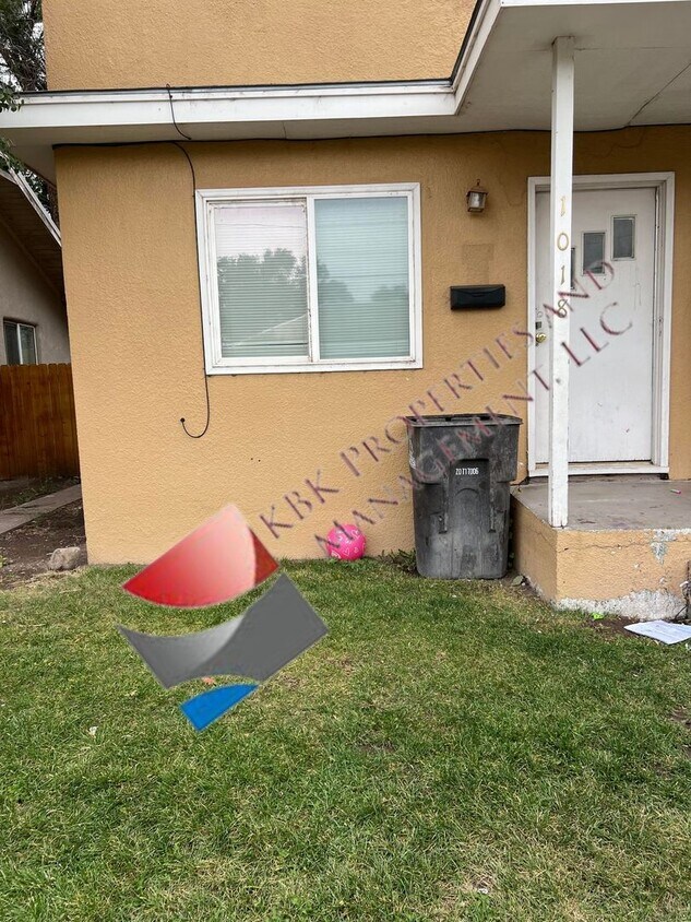 Primary Photo - C &amp; J-300 Alamosa
