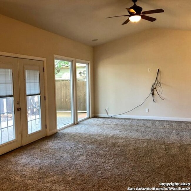 Building Photo - 3 Bedroom/3 Bath Alamo Heights Subdivision
