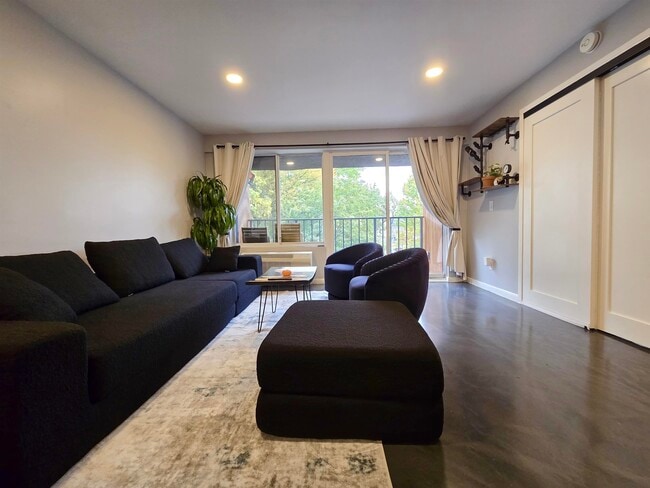 Building Photo - 55 Clinton Pl