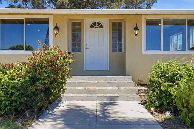 Building Photo - Modern, bright, and move-in ready.