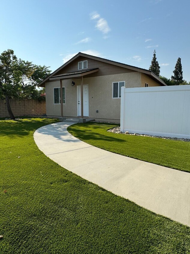 Primary Photo - Citrus Ave. -7420 - BLUE