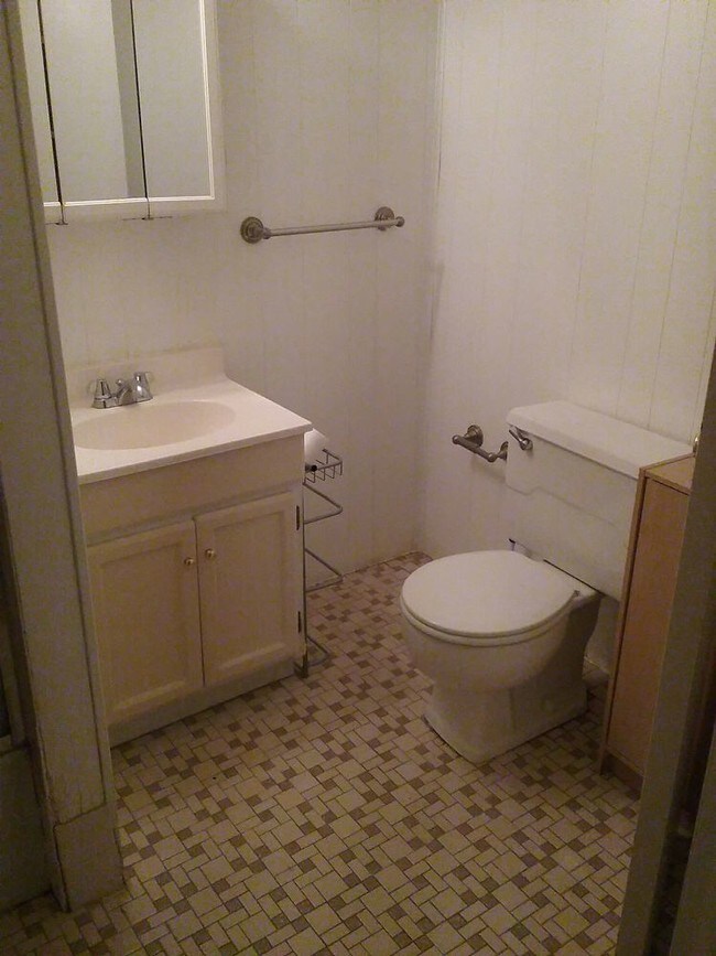Building Photo - 546 Valley Brook Ave Lyndhurst NJ