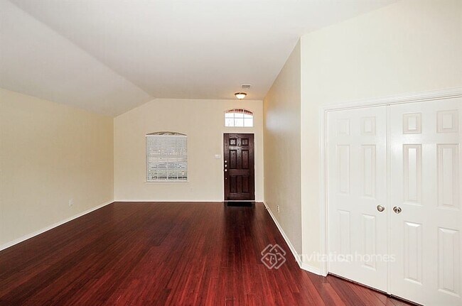 Building Photo - 1332 Carriage Ln