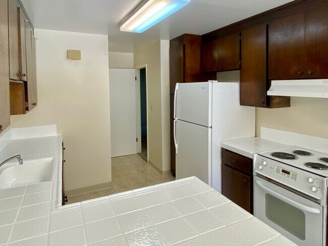 Foto del edificio - Spacious 3 Bedroom 2 Bath Duplex unit in S...