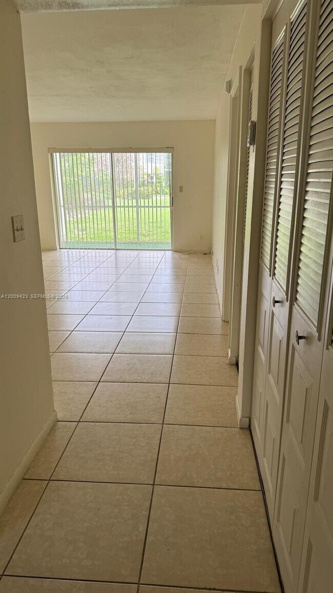 Foto del edificio - 3774 Inverrary Blvd