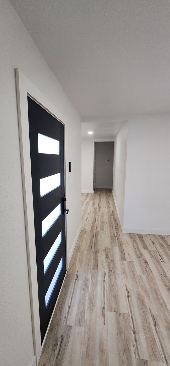 Building Photo - 313 Magnolia Ave