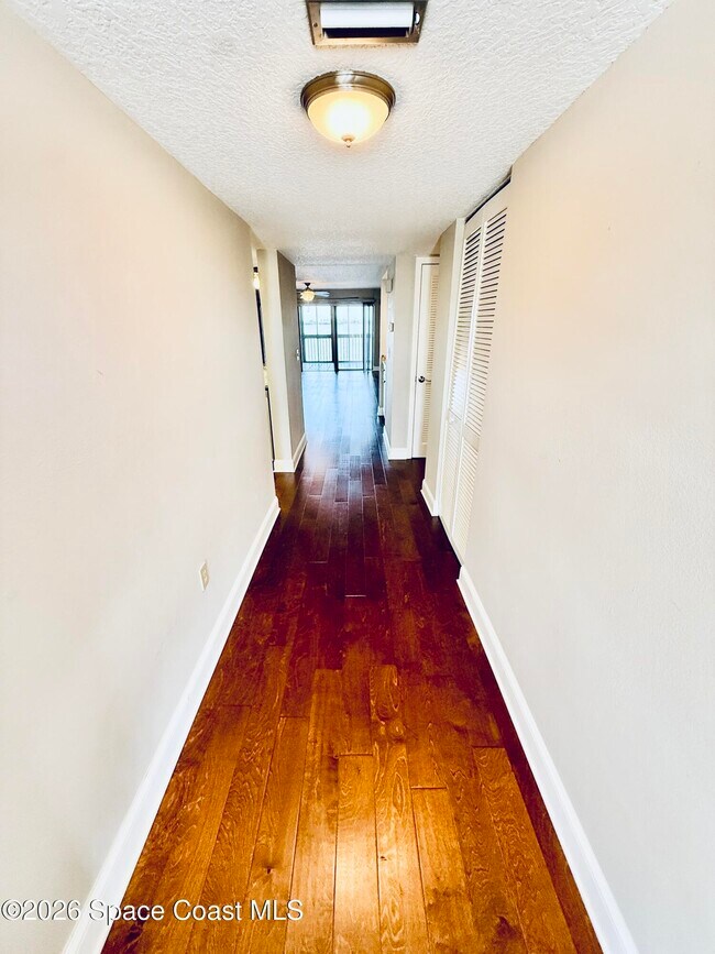 Foto del edificio - 250 S Sykes Creek Pkwy