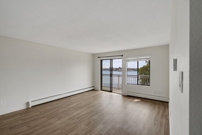 Building Photo - Seaside Place Apartments