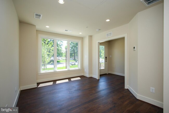 Building Photo - 10451 Fernwood Rd