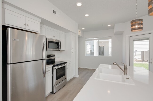 Foto del edificio - Great Location. Upscale Living.