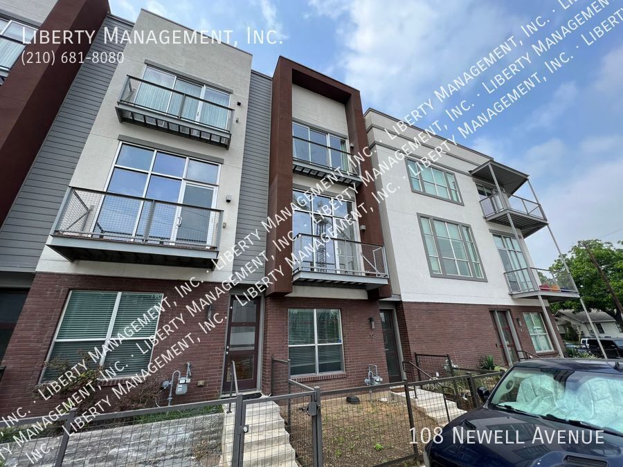 Foto principal - 2BR/3.5 bath rental townhouse near Pearl B...