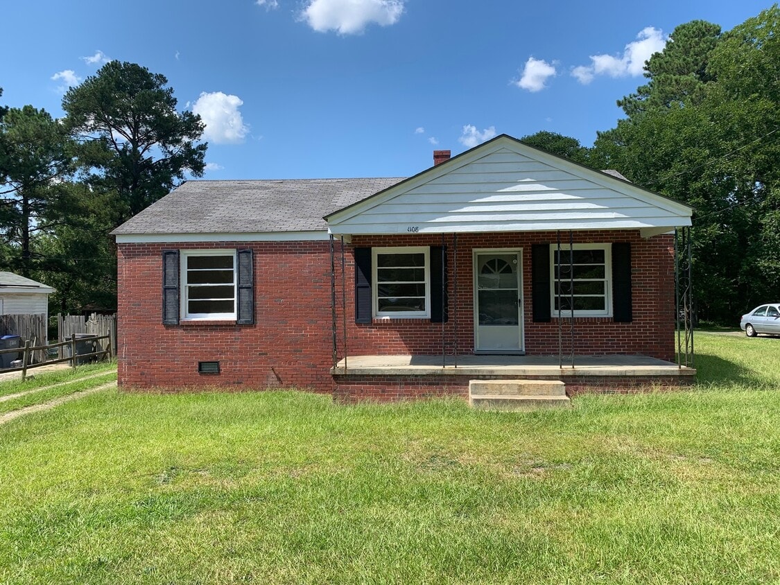 Primary Photo - 3 Bedroom Brick Home With Hardwood Floors