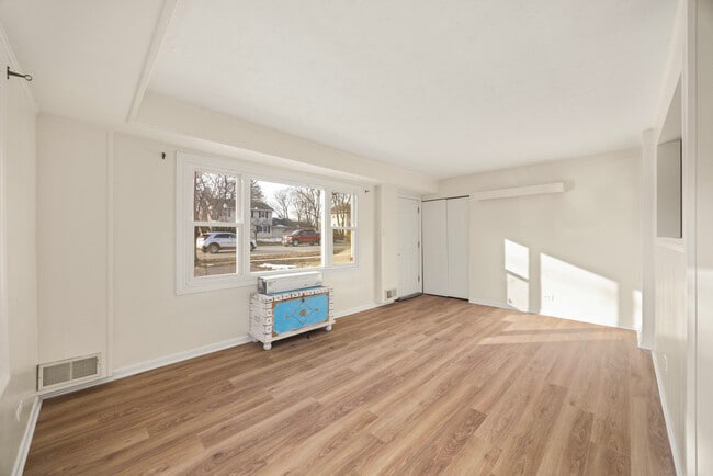 Building Photo - 1309 S Naperville Rd